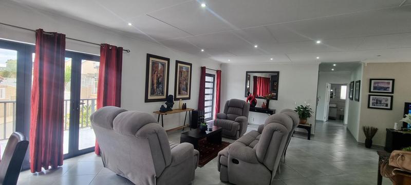 2 Bedroom Property for Sale in Reebok Western Cape